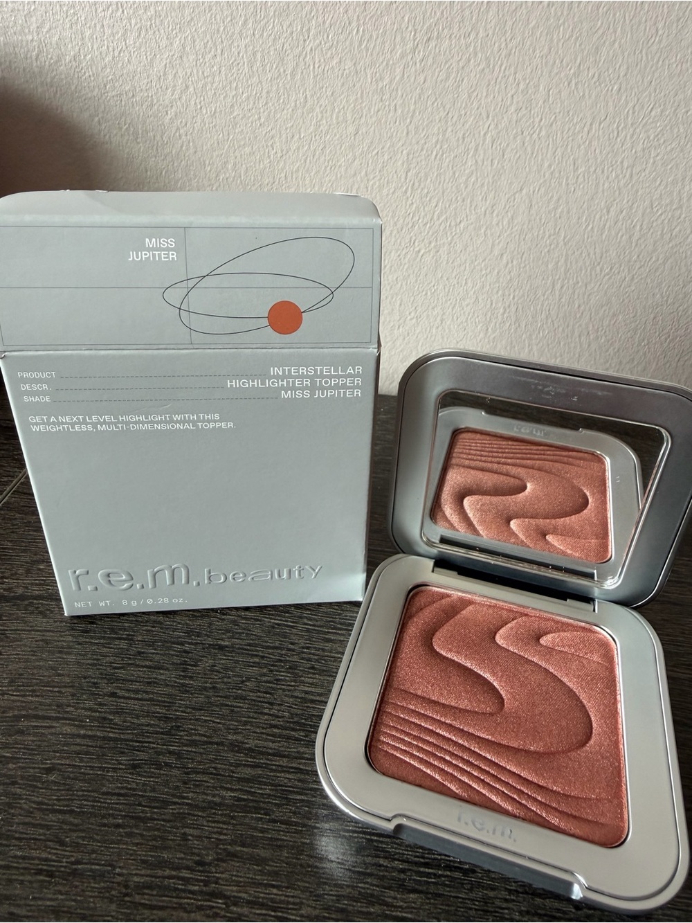 r.e.m. beauty Interstellar Highlighter Topper - Miss Jupiter (Copper Rose)